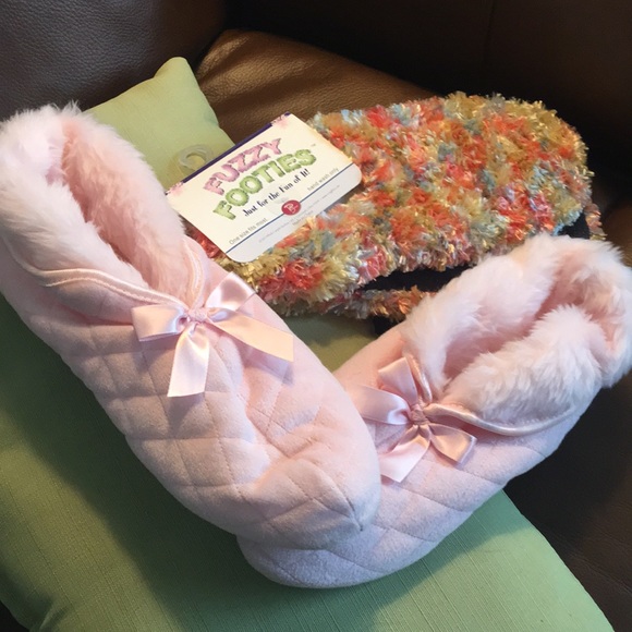 2 Pair PLUSH SLIPPERS - Picture 11 of 11